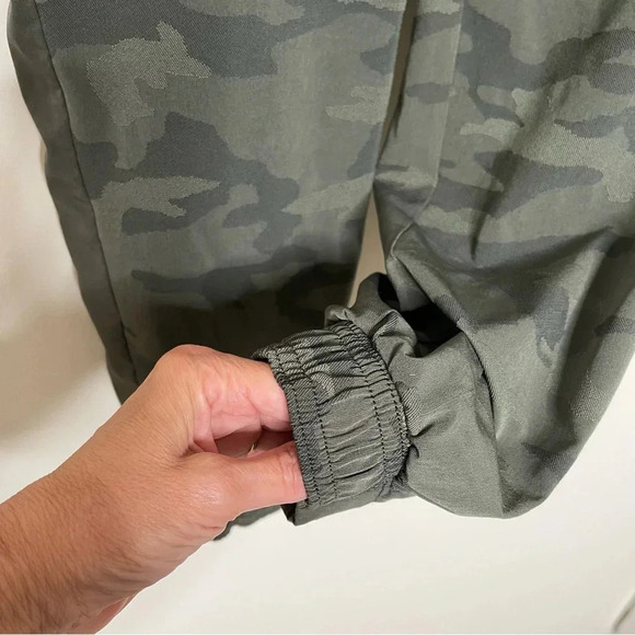 ATHLETA BROOKLYN CAMO LINED JOGGER comfy running gym - Picture 13 of 16